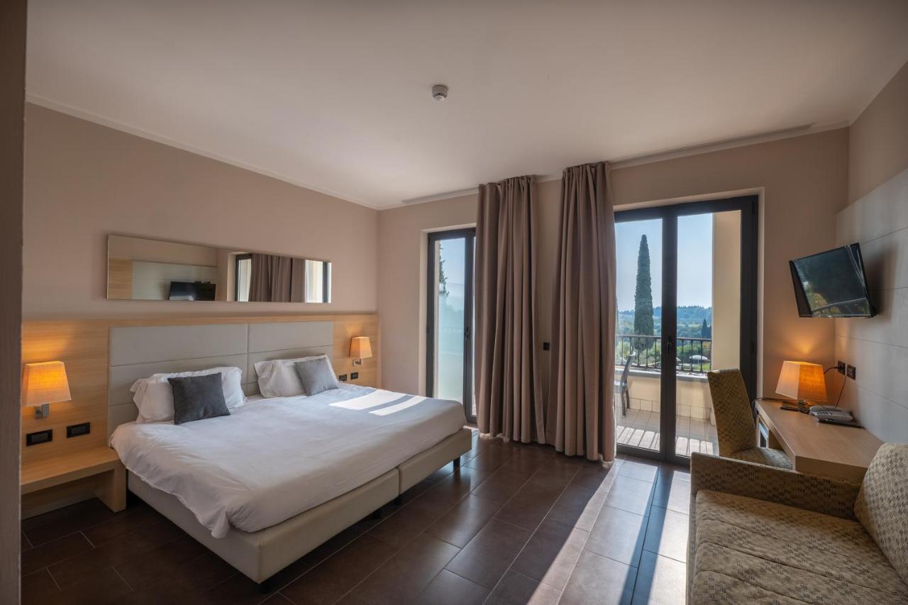 Prestige Quadruple Room with Lake View and Balcony,1371351077:JPEG